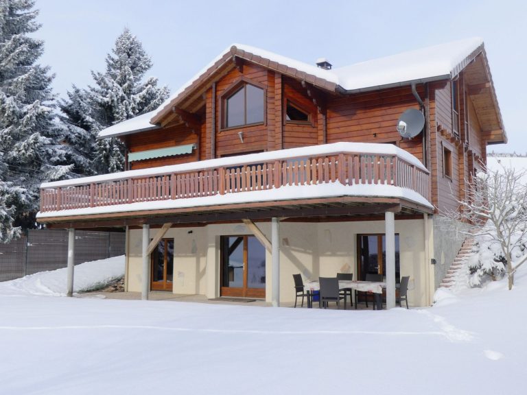 Chalet du Haut-Doubs en Hiver Chalet du Haut-Doubs _ gite-pontarlier.fr _ Chalet en Hiver