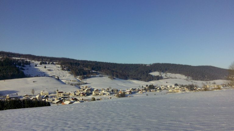 Le village des Verrières de Joux sous la neige Chalet du Haut-Doubs _ gite-pontarlier.fr _ Village Verrieres de Joux _ Neige