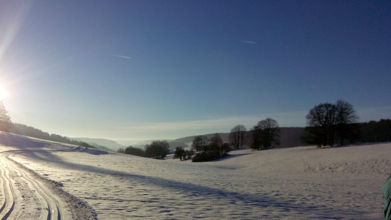 Facce au Chalet du Haut-Doubs en hiver 1 Chalet du Haut-Doubs _ gite-pontarlier.fr _ Face au Chalet en hiver _ neige _ ski -_ Paysage